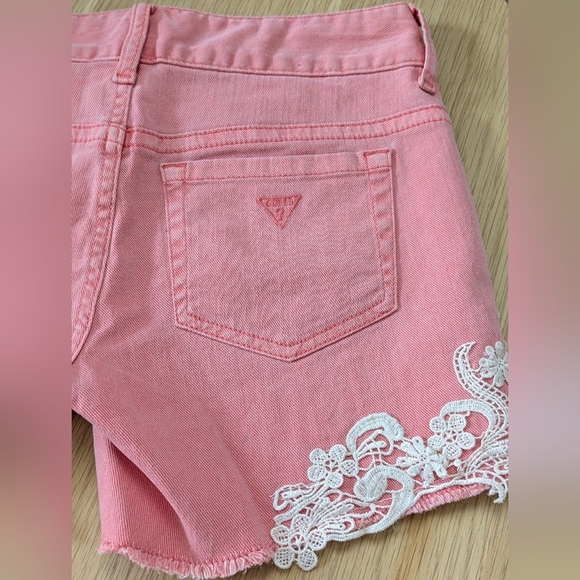NWT GUESS Womens (Size 26) Peach Jean Shorts With Off-White Lace/Crochet Trim - Picture 12 of 16